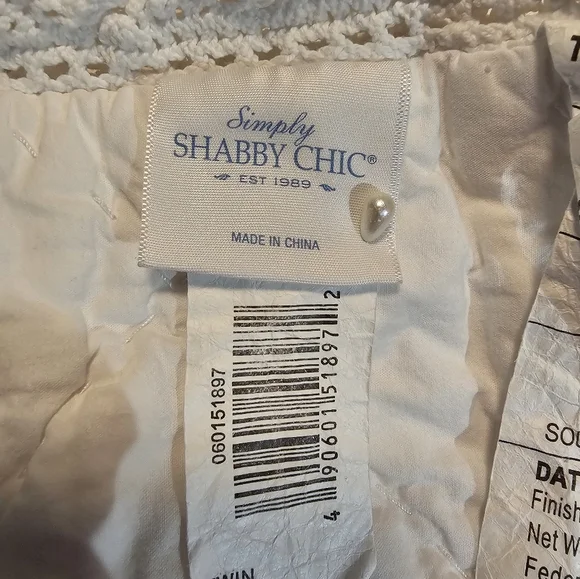 Simply Shabby Chic White Quilt with Lace Trim. Twin - Picture 6 of 7